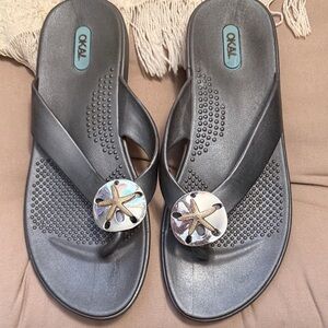 OKA b. Dark grey Sandal with Starfish Accent in silver and gold